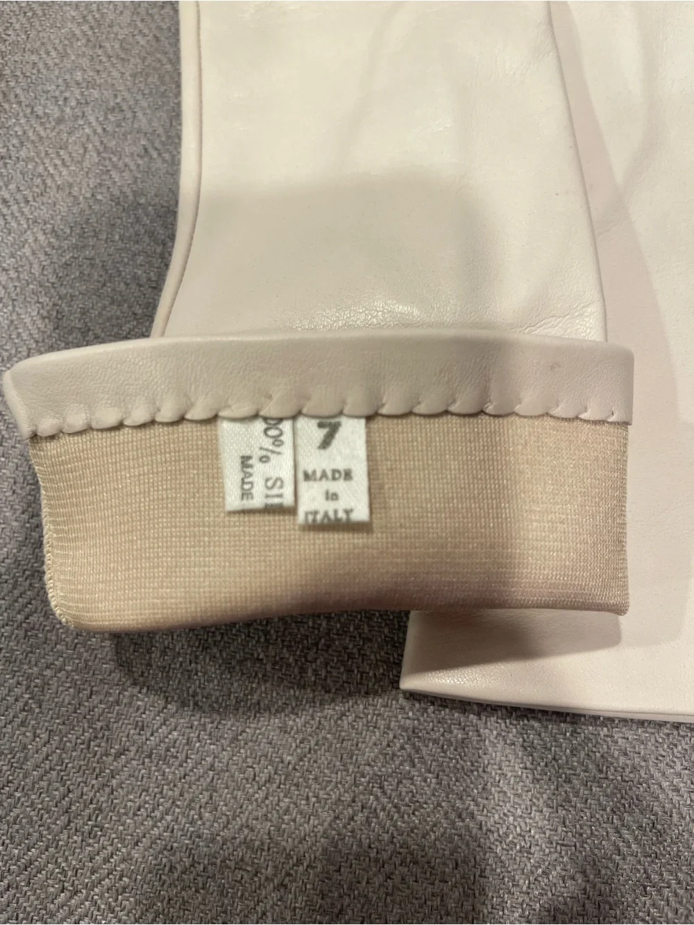 Classic Italian made Mid-Length Leather Gloves in Light Cream